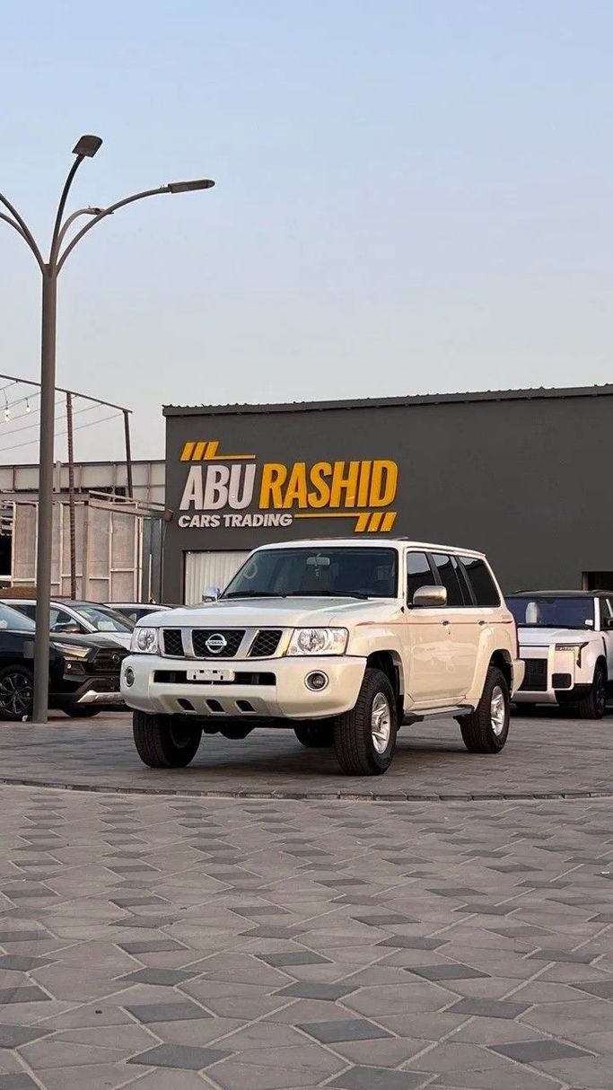 Подержанный Nissan Patrol V (Y61) Рестайлинг, 4.8 л, 2017 в Аджмане от Abu Rashid Cars  Белый цвет. Other | AUTO.AE