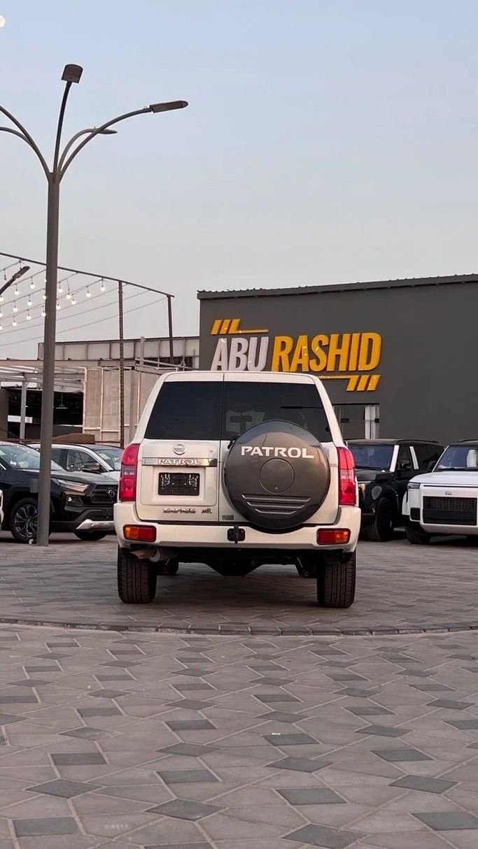 Подержанный Nissan Patrol V (Y61) Рестайлинг, 4.8 л, 2017 в Аджмане от Abu Rashid Cars  Белый цвет. Other | AUTO.AE