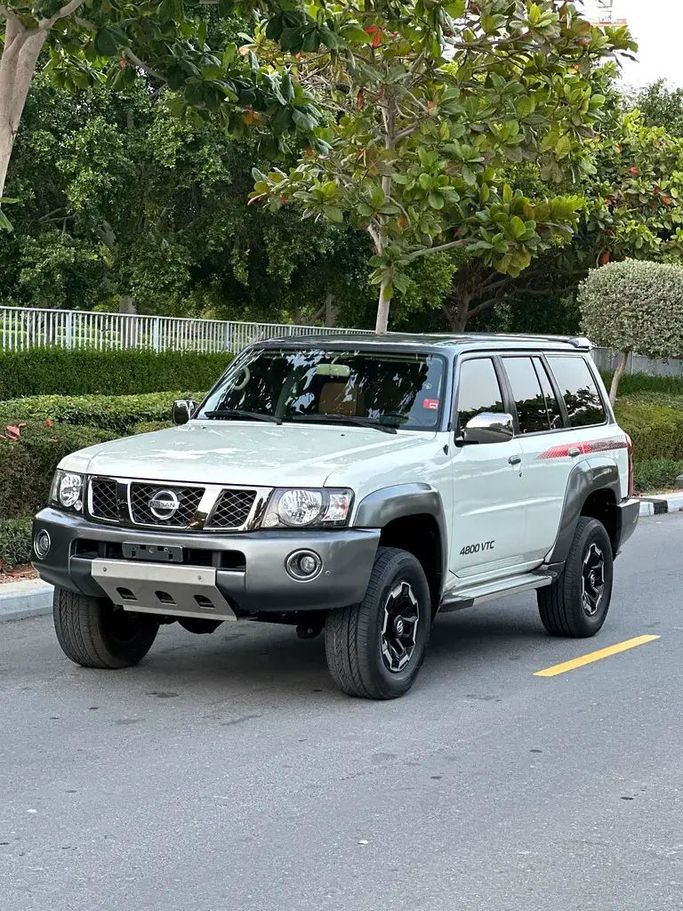 مستعملة Nissan Patrol عملية شد الوجه V (Y61), 4.8 l, 2021 في في عجمان من WB FINE CARS، اللون أبيض. مواصفات الخليج | AUTO.AE