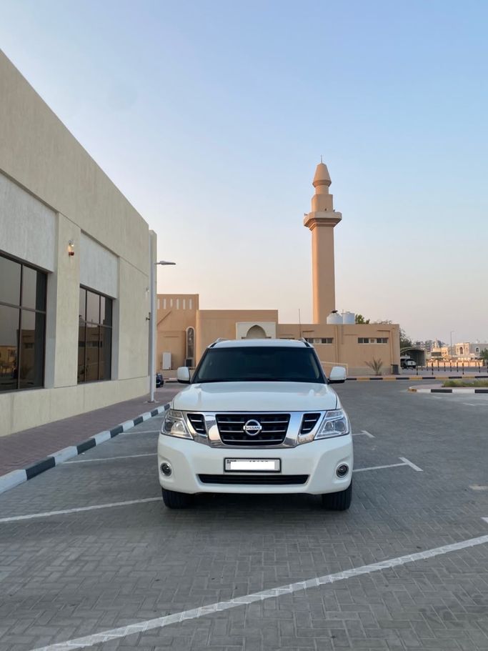 مستعملة ⁦Nissan Patrol السادس (Y62)، 5.6 l، 2011⁩ في في الإمارات, عجمان، اللون أبيض.  | AUTO.AE | إعلان #286303