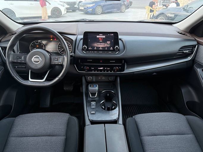 Подержанный Nissan Rogue III, 2.5 л, 2021 в Аджмане от Syria Motors Серый цвет. Американская | AUTO.AE