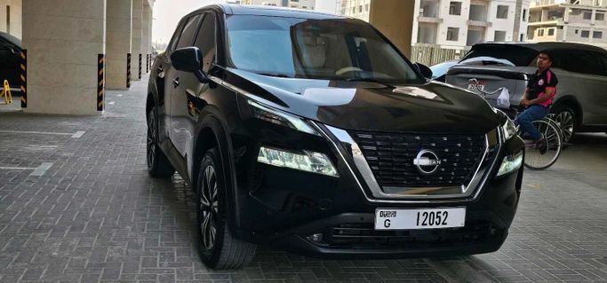 Подержанный Nissan X-Trail IV, 1.5 л, 2024 в Аджмане от AL AREF MOTORS FZC Черный цвет. Other | AUTO.AE
