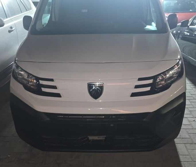 Used Peugeot Partner III Facelift, 1.5 l, 2025 in Ajman, White color.  | AUTO.AE