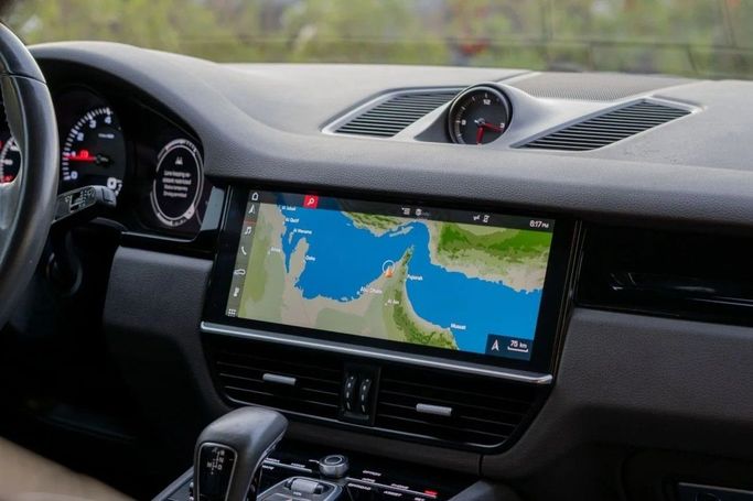 Подержанный Porsche Cayenne III, 3.0 л, 2019 в Аджмане от AMG Cars Белый цвет. Канадская | AUTO.AE