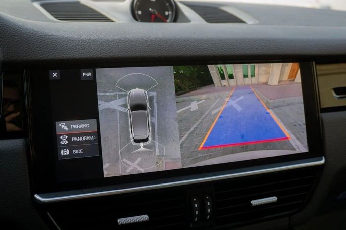 Подержанный Porsche Cayenne III, 3.0 л, 2019 в Аджмане от AMG Cars Белый цвет. Канадская | AUTO.AE