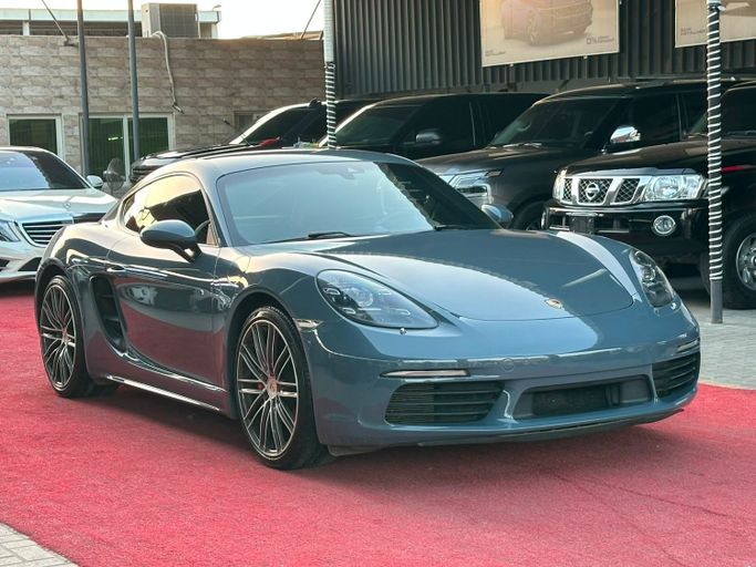 Подержанный Porsche Cayman S III 718 (982), 2.5 л, 2018 в Аджмане от Al Jernas Used Cars Trading FZE Серый цвет. GCC | AUTO.AE | Объявление #272255