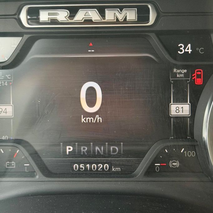 Подержанный RAM 1500 IV (DS/DJ), 5.7 л, 2021 в Аджмане от Syria Motors Белый цвет. Американская | AUTO.AE