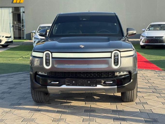 Used ⁦Rivian R1T, 2023⁩ in UAE, Ajman by DEAL CARS, Silver color. American Specs | AUTO.AE | Listing #288069