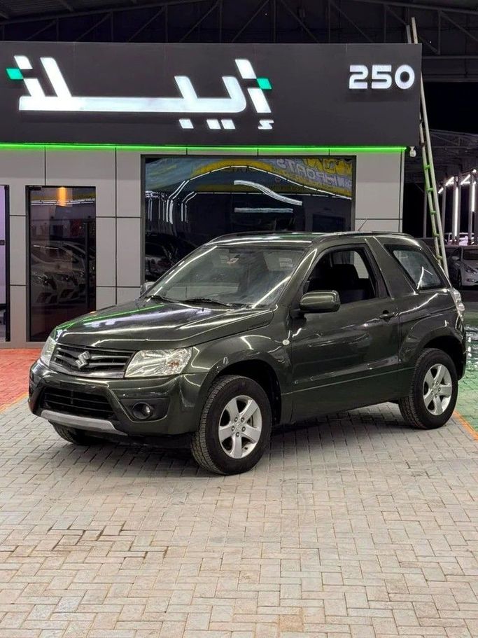 مستعملة Suzuki Grand Vitara شد الوجه الثاني 2, 2.4 l, 2016 في في عجمان من EBLA MOTORS FZE، اللون أخضر. مواصفات الخليج | AUTO.AE
