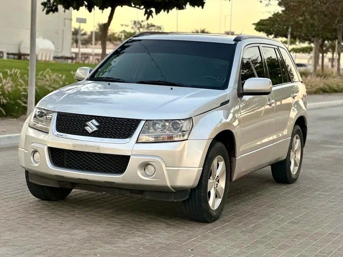 مستعملة Suzuki Grand Vitara شد الوجه الثاني 2, 2.4 l, 2012 في في عجمان من BLACK HORSE MOTORS، اللون فضي. مواصفات الخليج | AUTO.AE