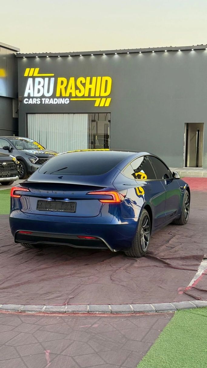 Подержанный Tesla Model 3 I Рестайлинг, 2024 в Аджмане от Abu Rashid Cars  Синий цвет. GCC | AUTO.AE