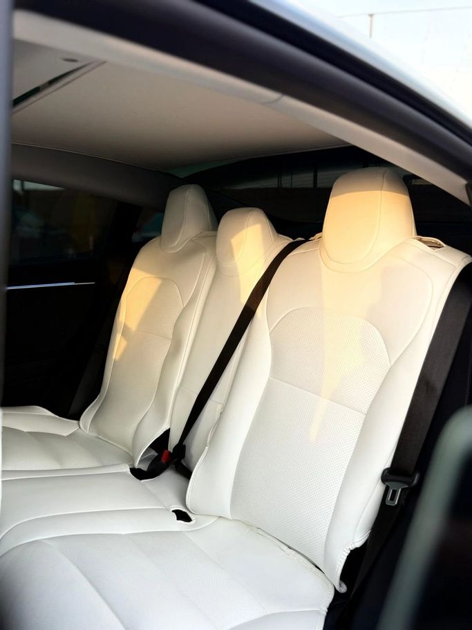 Подержанный Tesla Model 3 Long Range I Рестайлинг, 2024 в Аджмане от Abu Rashid Cars  Белый цвет. GCC | AUTO.AE