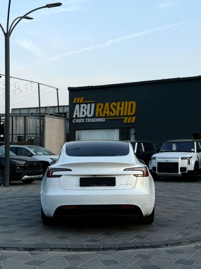 Подержанный Tesla Model 3 Long Range I Рестайлинг, 2024 в Аджмане от Abu Rashid Cars  Белый цвет. GCC | AUTO.AE