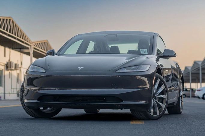 Новый Tesla Model 3 I Рестайлинг, 2024 в Аджмане от AMG Cars Серый цвет. Американская | AUTO.AE