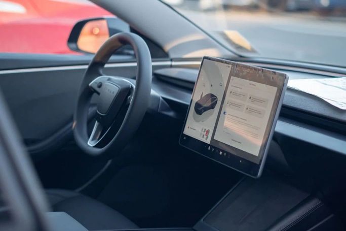 Новый Tesla Model 3 I Рестайлинг, 2024 в Аджмане от AMG Cars Серый цвет. Американская | AUTO.AE