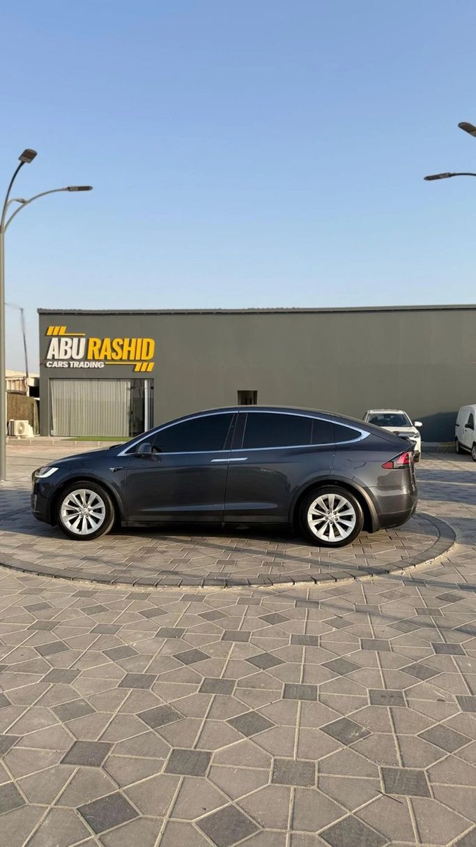 Подержанный Tesla Model X 75D I, 2018 в Аджмане от Abu Rashid Cars  Черный цвет. GCC | AUTO.AE