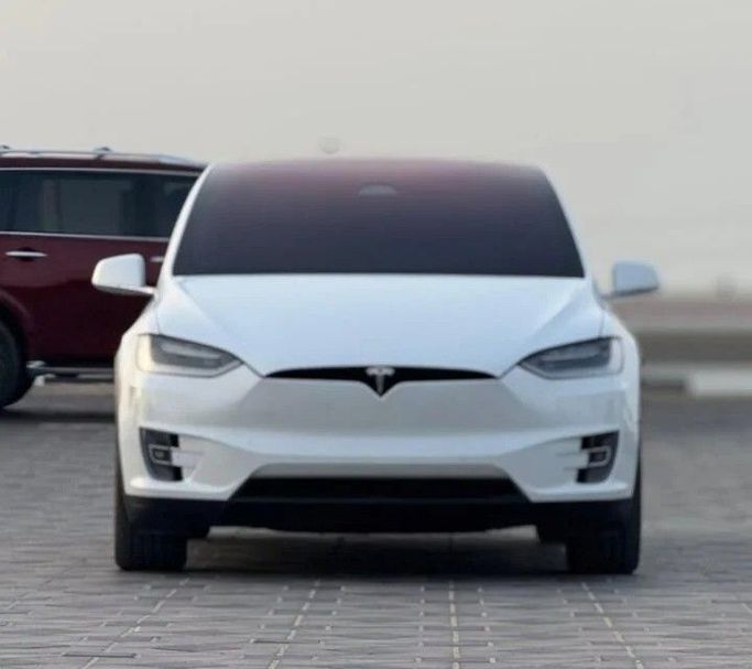 Подержанный Tesla Model X 75D I, 2018 в Аджмане от Abu Rashid Cars  Белый цвет. GCC | AUTO.AE