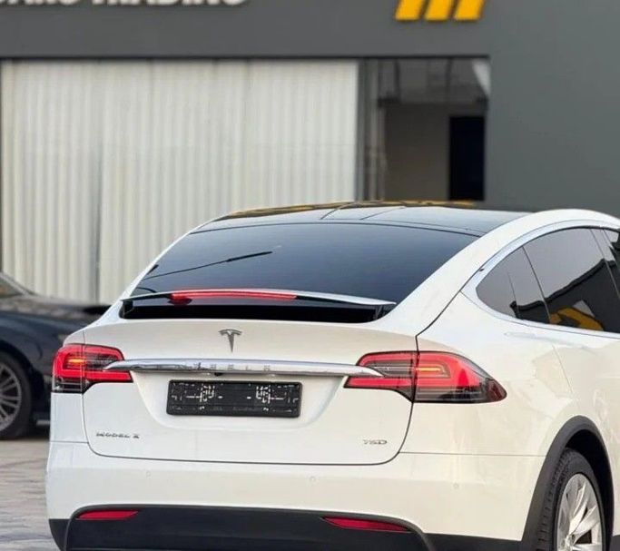 Подержанный Tesla Model X 75D I, 2018 в Аджмане от Abu Rashid Cars  Белый цвет. GCC | AUTO.AE