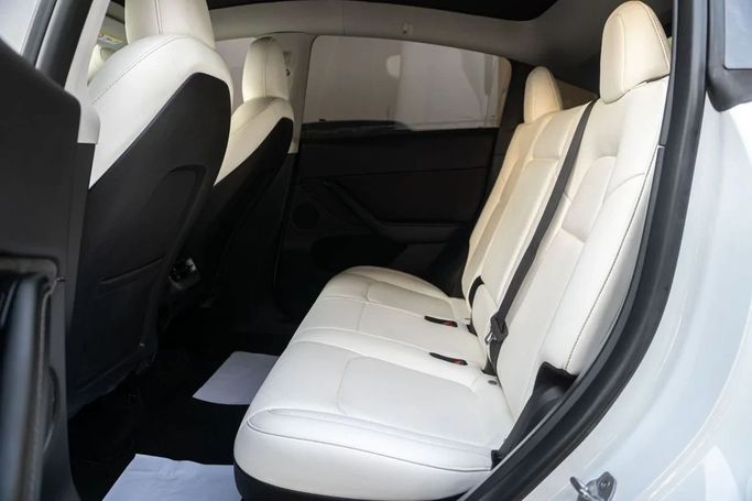 Подержанный Tesla Model Y Long Range I, 2023 в Аджмане от AMG Cars Белый цвет. GCC | AUTO.AE