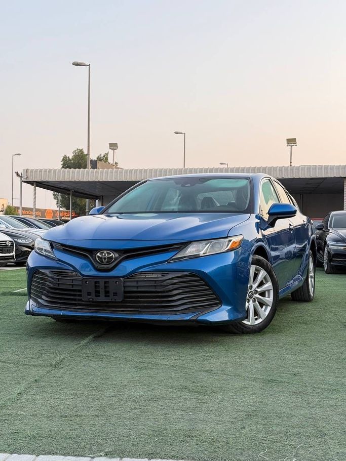 Подержанный Toyota Camry VIII (XV70), 2.5 л, 2020 в Аджмане от Syria Motors Синий цвет. Американская | AUTO.AE