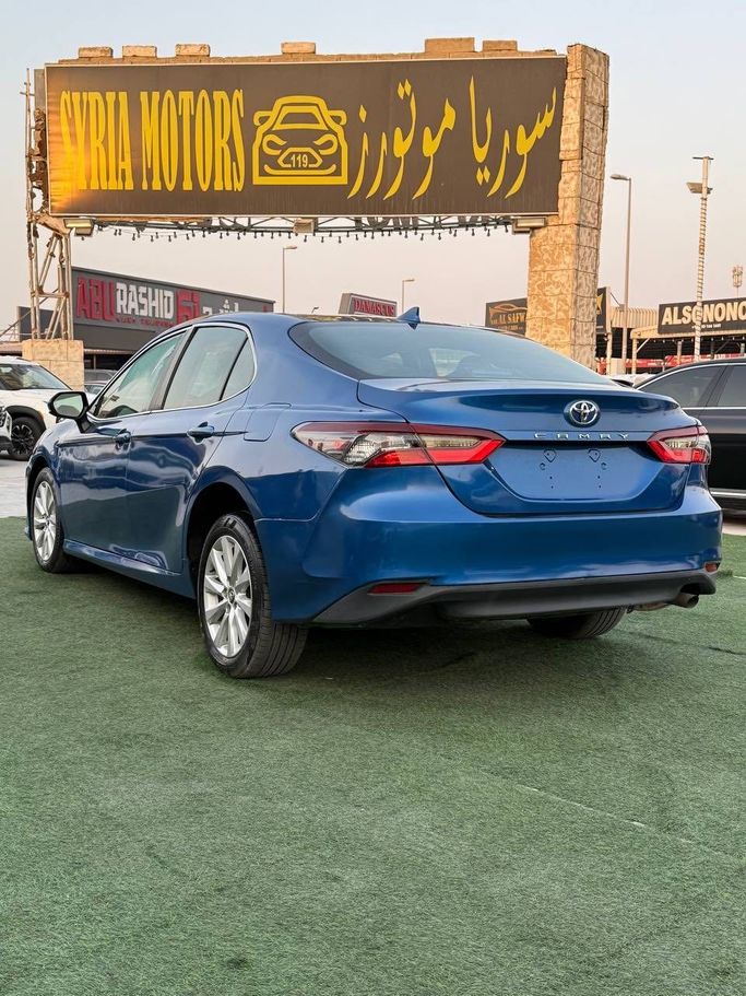 Подержанный Toyota Camry VIII (XV70), 2.5 л, 2020 в Аджмане от Syria Motors Синий цвет. Американская | AUTO.AE
