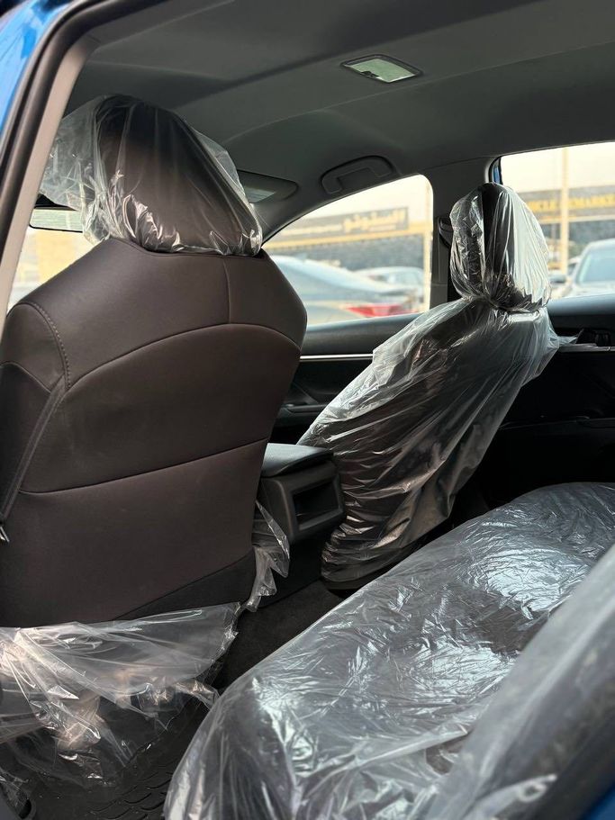 Подержанный Toyota Camry VIII (XV70), 2.5 л, 2020 в Аджмане от Syria Motors Синий цвет. Американская | AUTO.AE