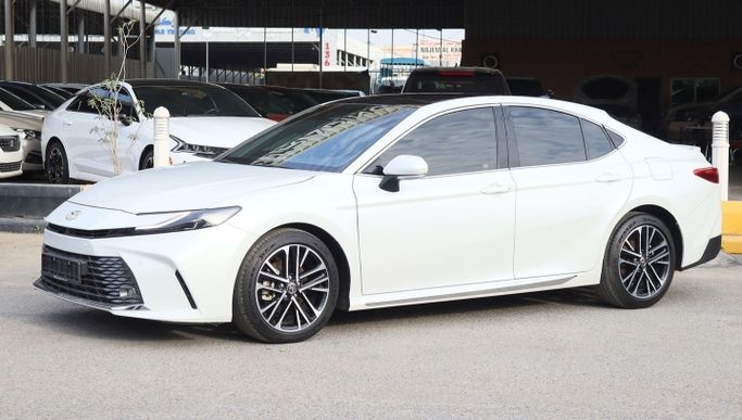 Used Toyota Camry IX (XV80), 2.5 l, 2025 in Ajman by LOURD CARS TRADING, White color. GCC Specs | AUTO.AE | Listing #270424