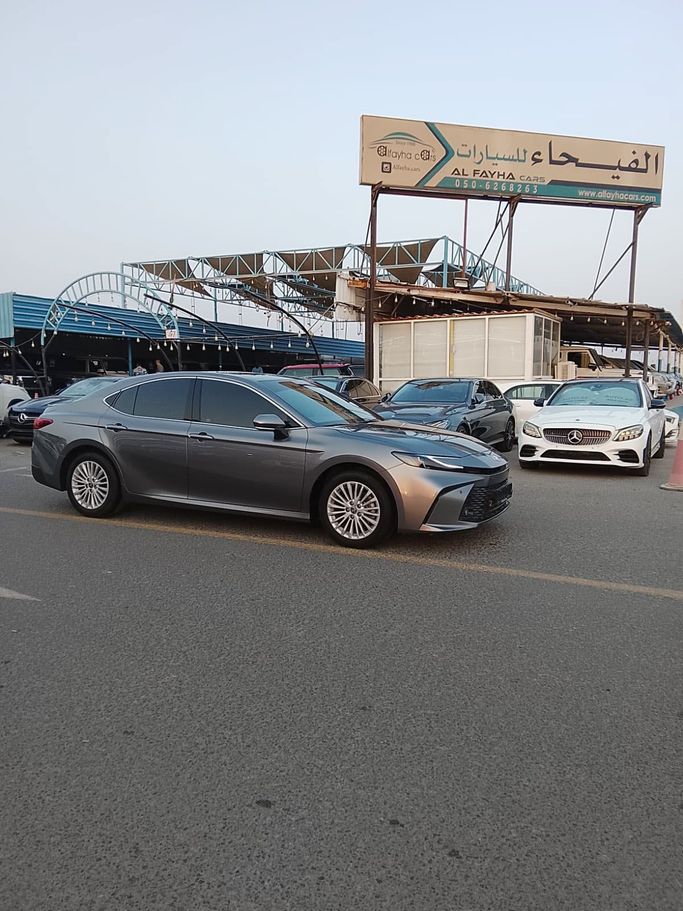 Подержанный Toyota Camry IX (XV80), 2.5 л, 2025 в ОАЭ, Аджман от AL FAYHA CARS Серый цвет. GCC | AUTO.AE | Объявление #275693