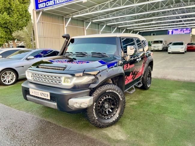 Подержанный Toyota FJ Cruiser, 4.0 л, 2010 в Аджмане от TABARAK AUTO 85 Черный цвет. GCC | AUTO.AE