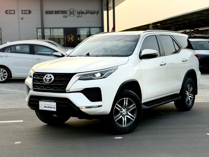Used Toyota Fortuner II Facelift, 4.0 l, 2022 in Ajman by MWH MOTORS FZE, White color. GCC Specs | AUTO.AE | Listing #271609