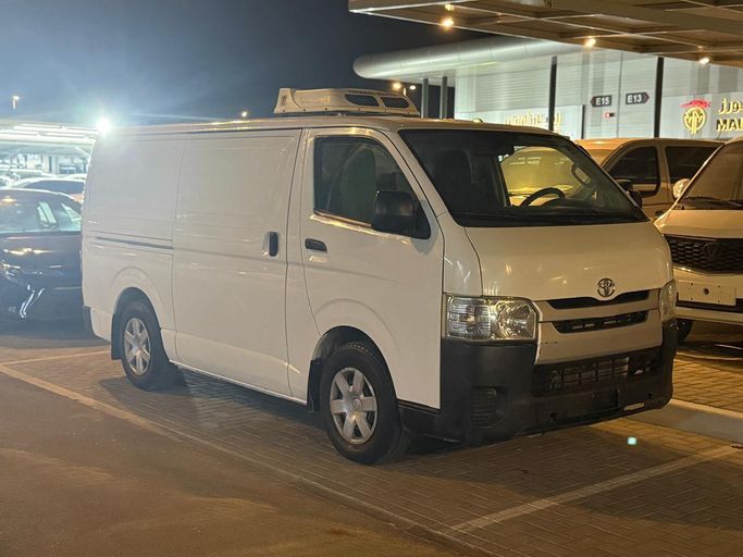 Подержанный Toyota HiAce H200 Рестайлинг, 2.0 л, 2014 в Аджмане от MALIK MOTORS FZC Белый цвет.  | AUTO.AE | Объявление #267921