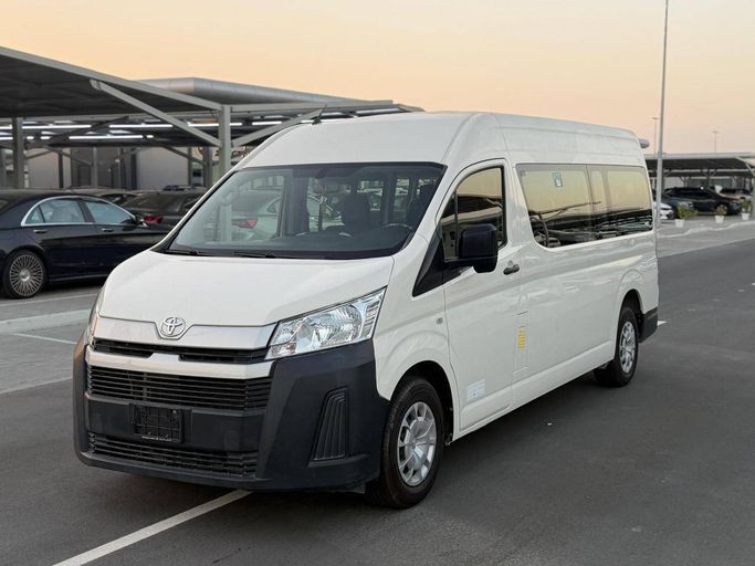 Подержанный Toyota HiAce H300, 3.5 л, 2023 в Аджмане от MALIK MOTORS FZC Белый цвет.  | AUTO.AE | Объявление #268015