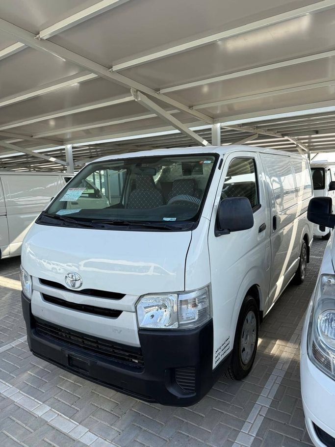 Подержанный Toyota HiAce H200 Рестайлинг, 2.0 л, 2016 в Аджмане от MALIK MOTORS FZC Белый цвет.  | AUTO.AE | Объявление #268068