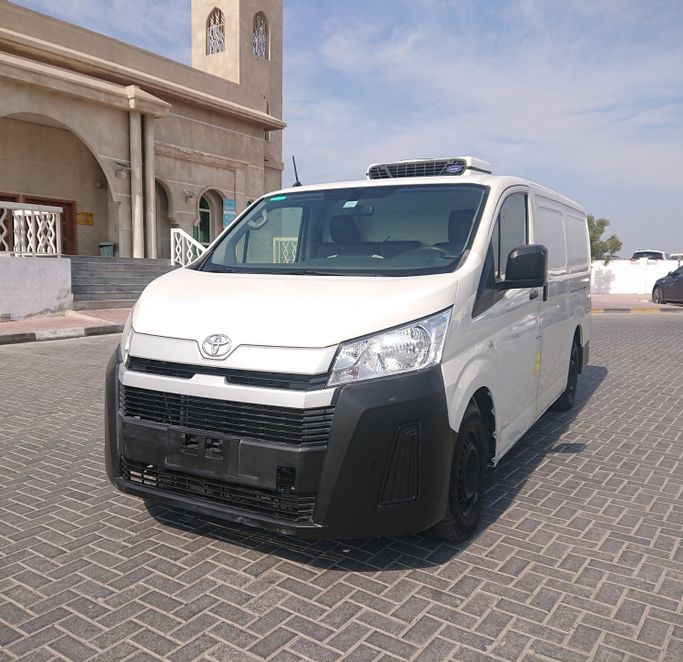 مستعملة ⁦Toyota HiAce H300، 3.5 l، 2019⁩ في في الإمارات, عجمان، اللون أبيض. مواصفات الخليج | AUTO.AE | إعلان #286804