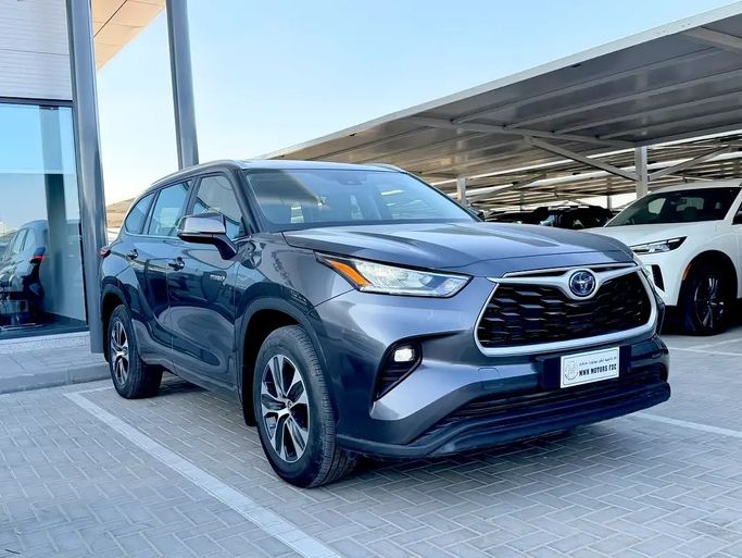 New Toyota Highlander IV (U70), 2.5 l, 2023 in Ajman by MWH MOTORS FZE, Grey color. GCC Specs | AUTO.AE