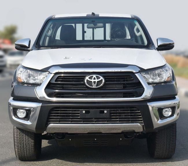 New Toyota Hilux VIII Facelift, 2.4 l, 2025 in Ajman by MAKKI MOTORS, Grey color. GCC Specs | AUTO.AE | Listing #236196