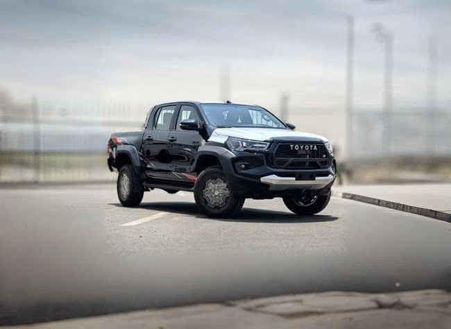 New Toyota Hilux VIII Facelift, 4.0 l, 2025 in Ajman by MAKKI MOTORS, Black color. GCC Specs | AUTO.AE | Listing #236229