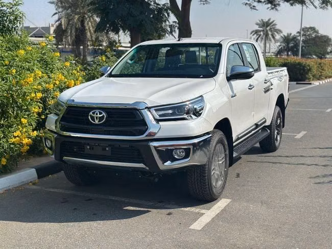 New Toyota Hilux VIII Facelift, 2.7 l, 2025 in Ajman by MAKKI MOTORS, White color. GCC Specs | AUTO.AE | Listing #236330