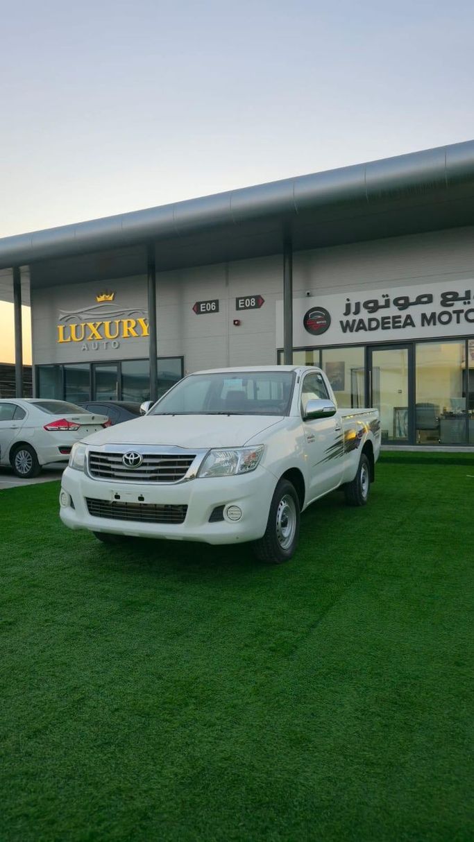 New Toyota Hilux VII Facelift, 2.7 l, 2012 in Ajman by WADEEA MOTORS, White color. GCC Specs | AUTO.AE