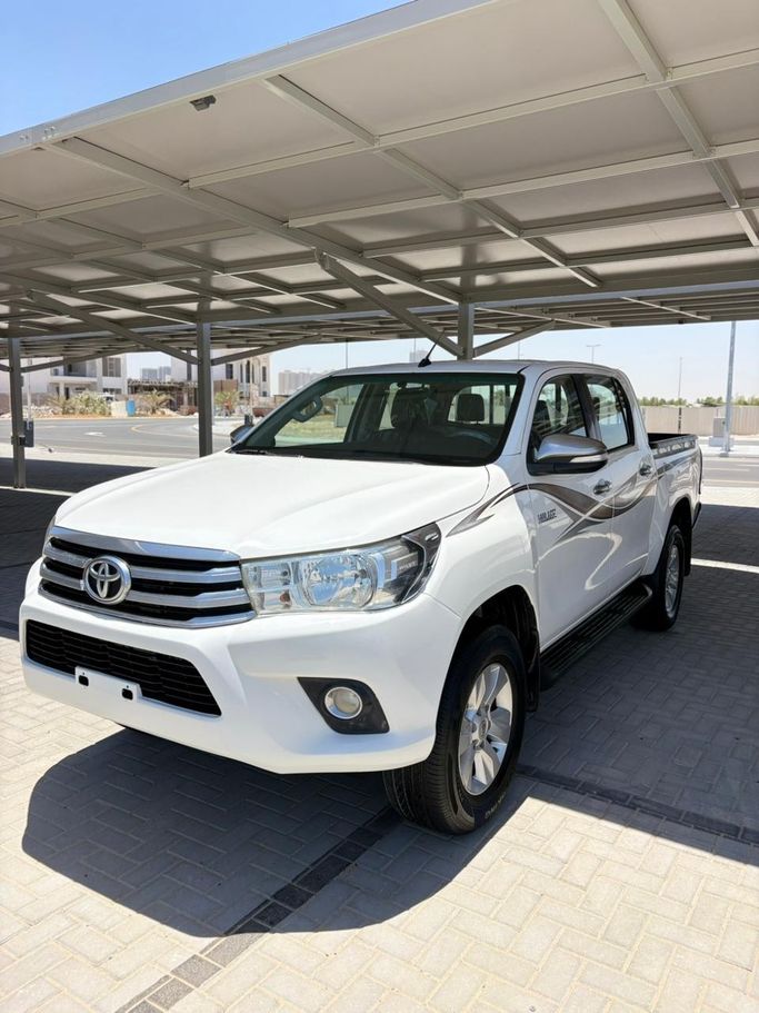 مستعملة Toyota Hilux ثامناً, 2.7 l, 2017 في في عجمان من AL QIMAH CARS، اللون أبيض. مواصفات الخليج | AUTO.AE | إعلان #261361