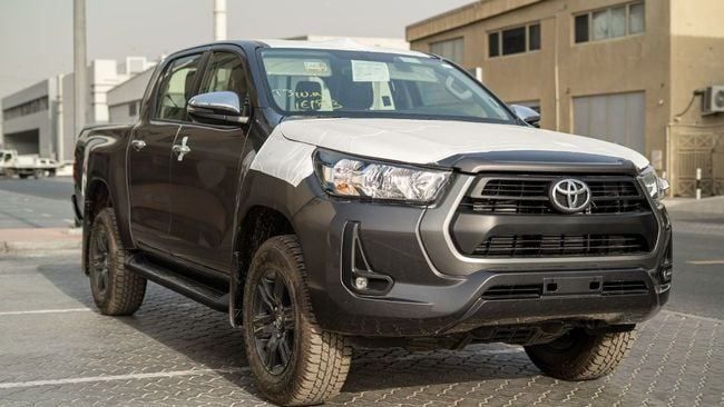 New Toyota Hilux VIII Facelift 2, 2.8 l, 2025 in Ajman by WorldWideAuto FZC, Grey color. European Specs | AUTO.AE | Listing #270486