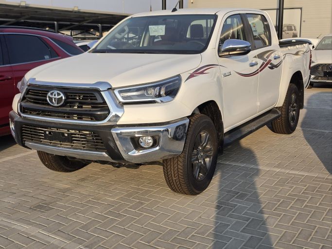 جديدة ⁦Toyota Hilux فيس ليفت الثامن، 2.7 l، 2026⁩ في في الإمارات, عجمان من AUTOCARS FZE، اللون أبيض. مواصفات الخليج | AUTO.AE | إعلان #291450