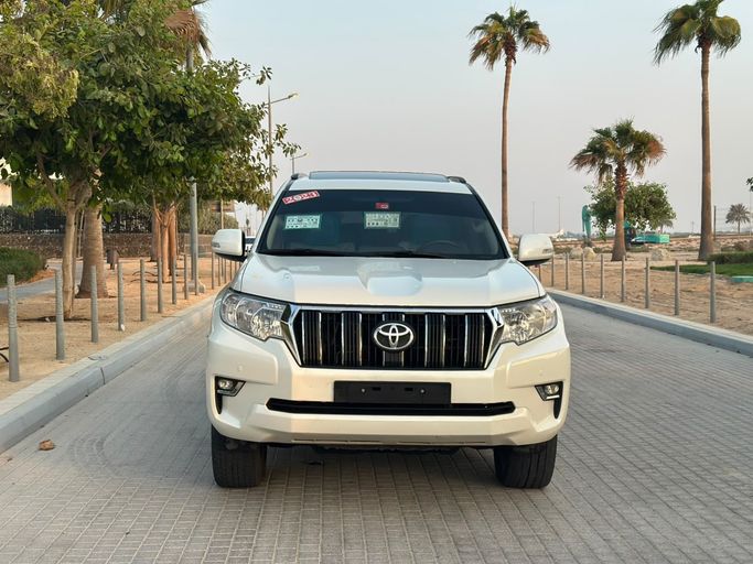 Used ⁦Toyota Land Cruiser Prado 150 Series Facelift 2, 3.5 l, 2023⁩ in UAE, Ajman by SHEIKH MORAD USED CARS, White color. GCC Specs | AUTO.AE | Listing #287838