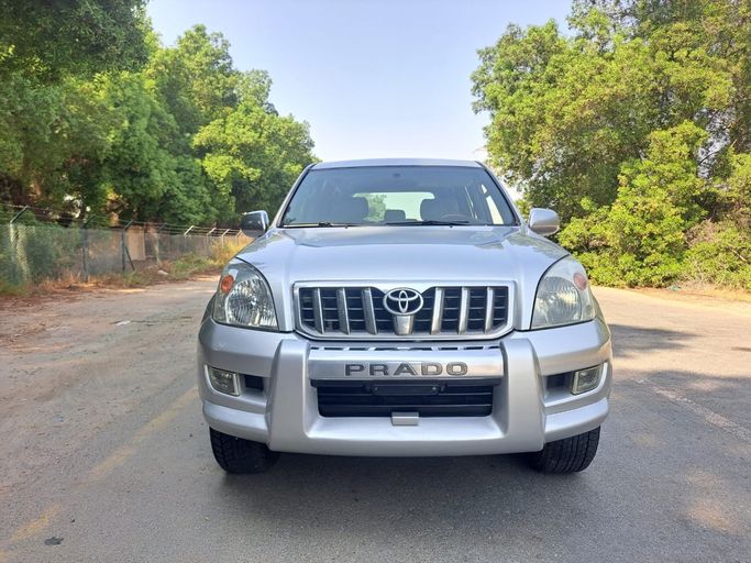 مستعملة Toyota Land Cruiser Prado 120 Series 120 Series Facelift، 2.7 لتر، 2007 في الإمارات، عجمان من Wahat Al Umra Used Cars، اللون فضي. مواصفات الخليج | AUTO.AE | إعلان #295602 — صورة 2 من 11