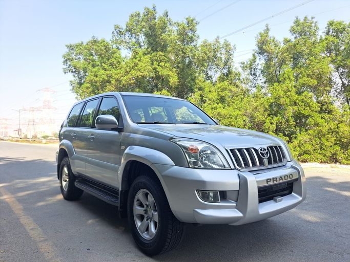 مستعملة Toyota Land Cruiser Prado 120 Series 120 Series Facelift، 2.7 لتر، 2007 في الإمارات، عجمان من Wahat Al Umra Used Cars، اللون فضي. مواصفات الخليج | AUTO.AE | إعلان #295602 — صورة 3 من 11