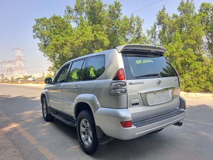 مستعملة Toyota Land Cruiser Prado 120 Series 120 Series Facelift، 2.7 لتر، 2007 في الإمارات، عجمان من Wahat Al Umra Used Cars، اللون فضي. مواصفات الخليج | AUTO.AE | إعلان #295602 — صورة 11 من 11