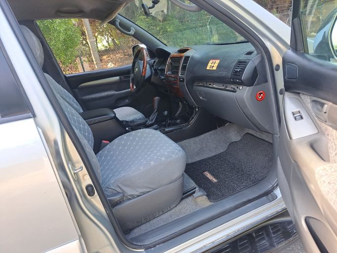 مستعملة Toyota Land Cruiser Prado 120 Series 120 Series Facelift، 2.7 لتر، 2007 في الإمارات، عجمان من Wahat Al Umra Used Cars، اللون فضي. مواصفات الخليج | AUTO.AE | إعلان #295602 — صورة 7 من 11