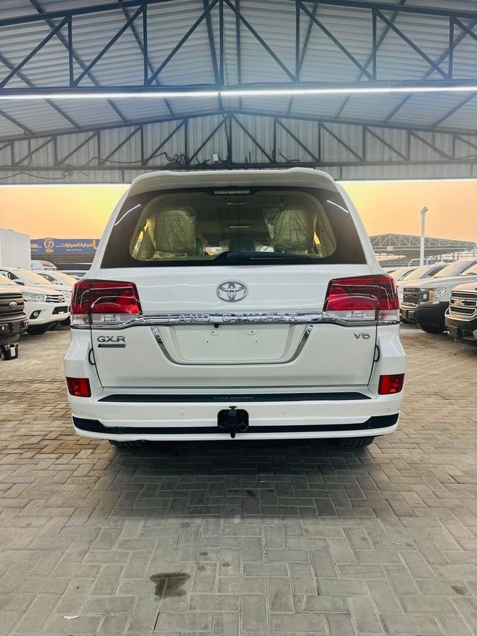 Used Toyota Land Cruiser 200 Series Facelift 2, 5.7 l, 2019 in Ajman by Amazon, White color. GCC Specs | AUTO.AE