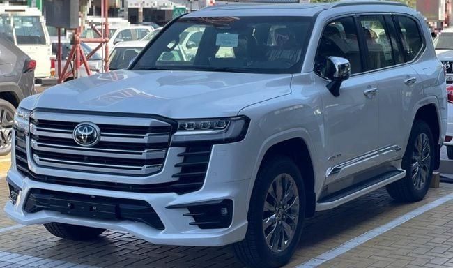 Новый Toyota Land Cruiser Twin Turbo 300 Series, 3.5 л, 2026 в Аджмане от MAKKI MOTORS Белый цвет. GCC | AUTO.AE