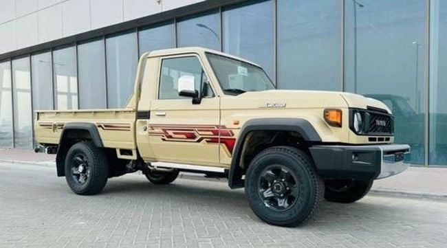 جديدة Toyota Land Cruiser 70 Series 70 Series Facelift 2, 4.0 l, 2025 في في عجمان من MAKKI MOTORS، اللون بيج. مواصفات الخليج | AUTO.AE